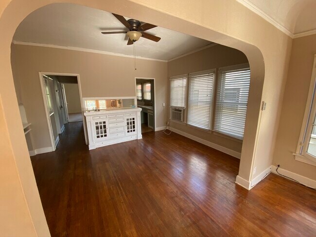 DINING RM - 716 N Van Ness Ave