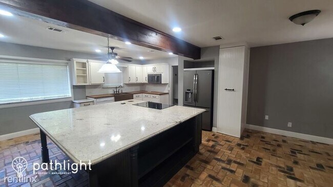 Building Photo - 3 br, 2.5 bath House - 1315 Clover Hill Rd...