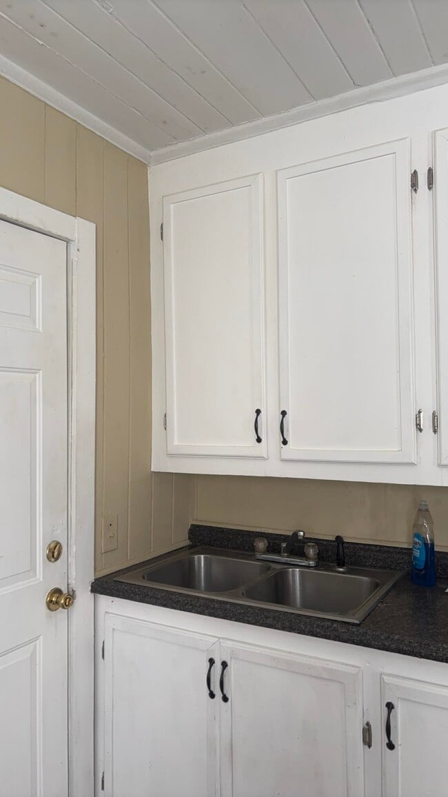 Building Photo - 1 Dunway Dr