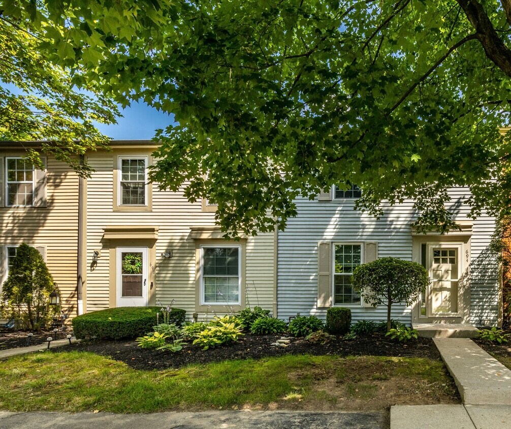 698 Slate Hollow Ct, Powell, OH 43065 Townhome Rentals in Powell OH