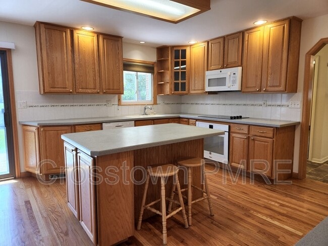 Building Photo - 2410 W 20th Street Rd