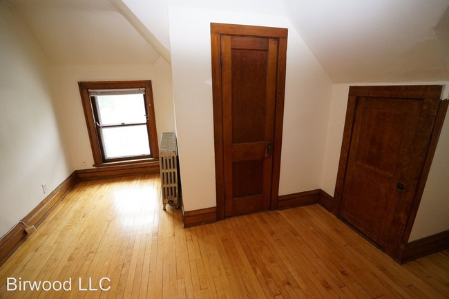 Building Photo - 1341 Morrison St