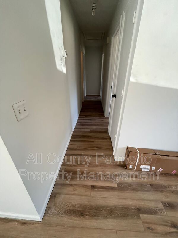 Building Photo - 47 Elmwood Pl