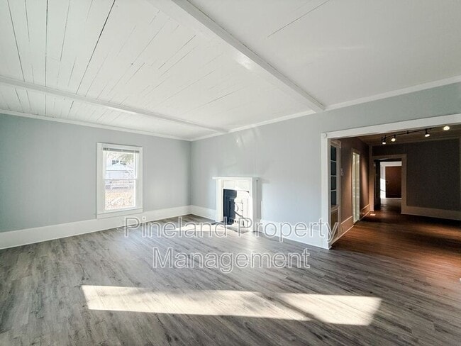 Building Photo - 413 E Donaldson Ave