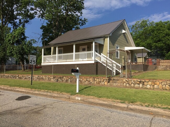 Photo - 16 N YMCA St House