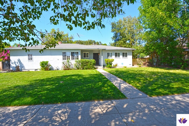 Building Photo - 7061 Louise Ave