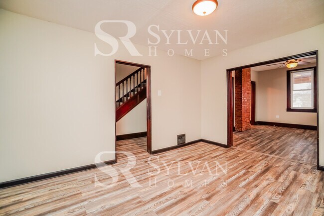 Foto del edificio - 109 E Cross Ave