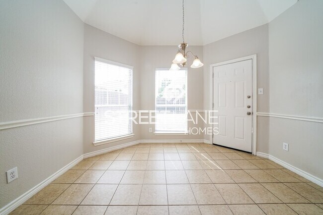 Building Photo - Gorgeous Five Bedroom, Two and Half Bath H...
