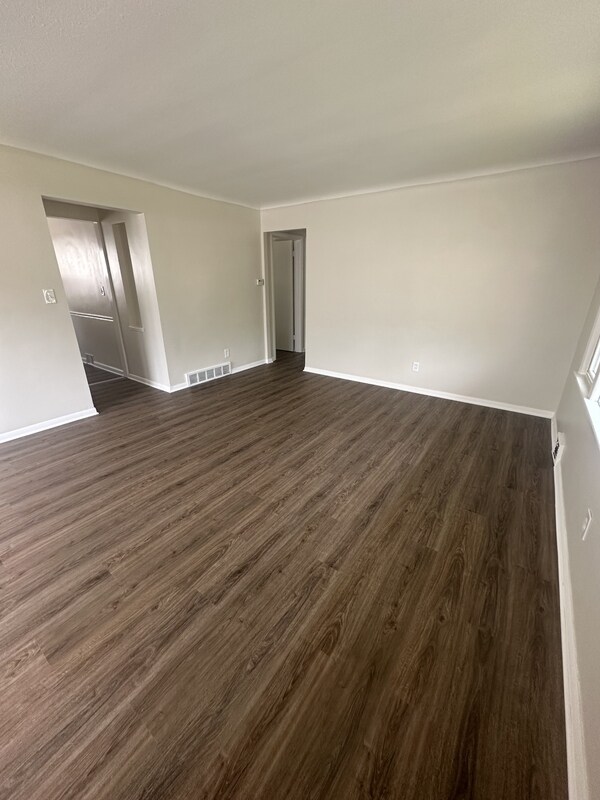 Foto del edificio - 9509 Alexander Rd