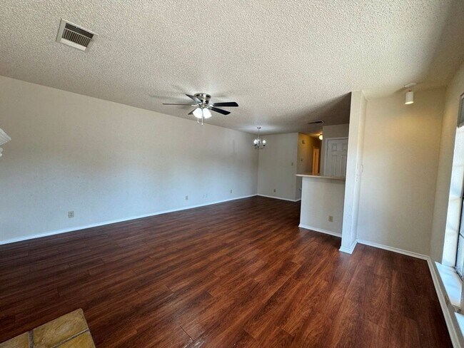 Foto del edificio - 8700 Clearbrook Trail