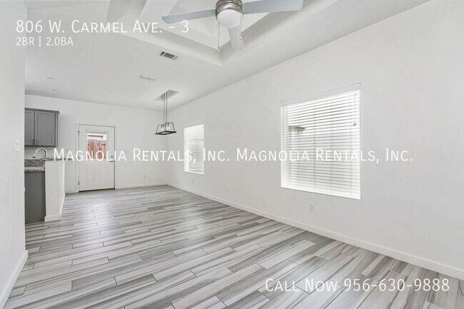 Foto del edificio - 806 W Carmel Ave