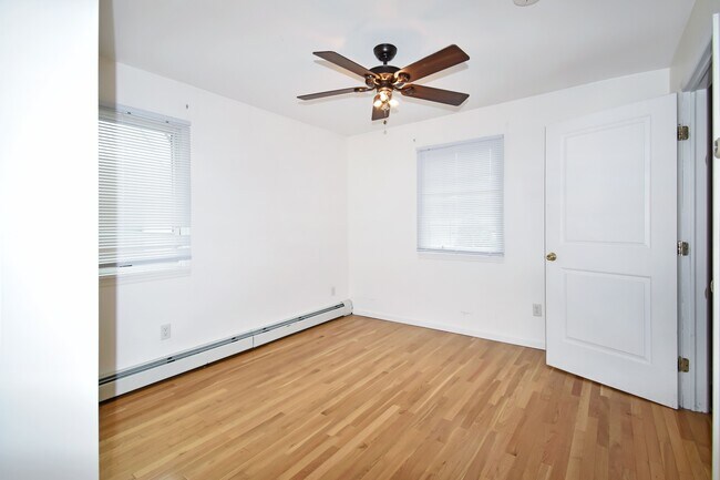 Building Photo - 891 Maple Ave