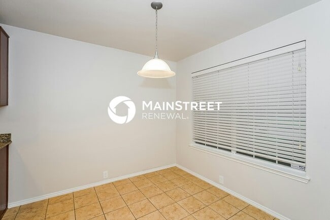 Building Photo - 4 Bedroom Pet-Friendly Home in FORT WORTH, TX with Main Street Renewal