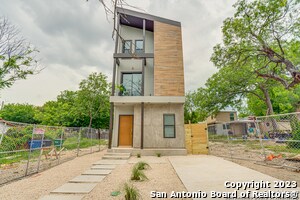 Building Photo - 1208 Gardina St