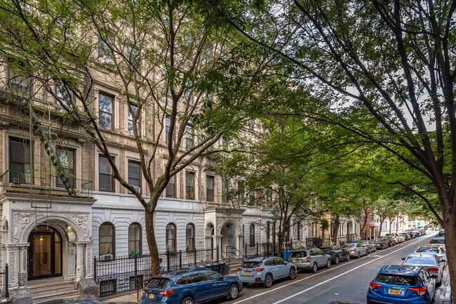 Building Photo - 140 W 111th St