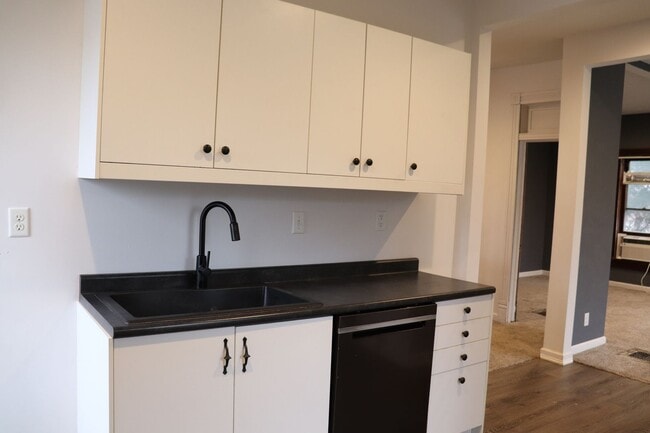 Building Photo - 6801 Lexington Ave