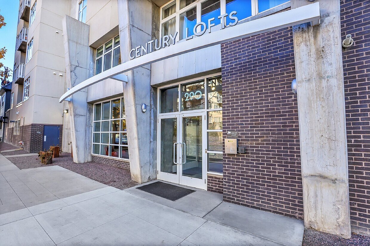 Primary Photo - $2,350 - Urban 2 bed 2 bath Condo in Golde...