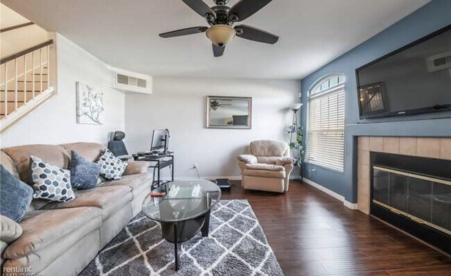 Foto del edificio - 3 br, 2.5 bath Townhome - 10209 Rolling Tr...