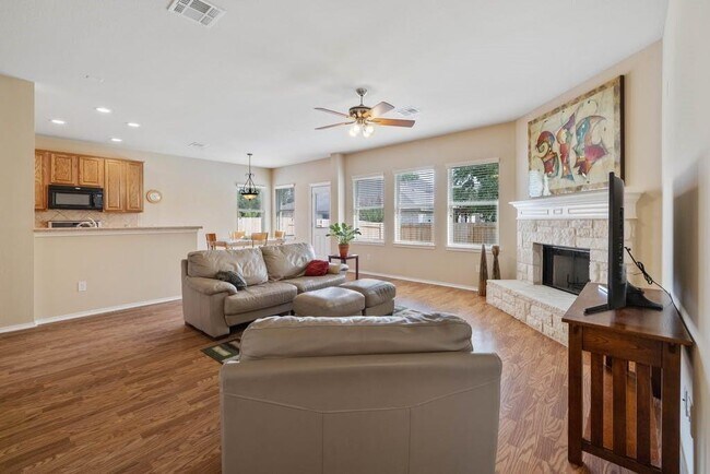 Building Photo - 1203 Willowbrook Dr