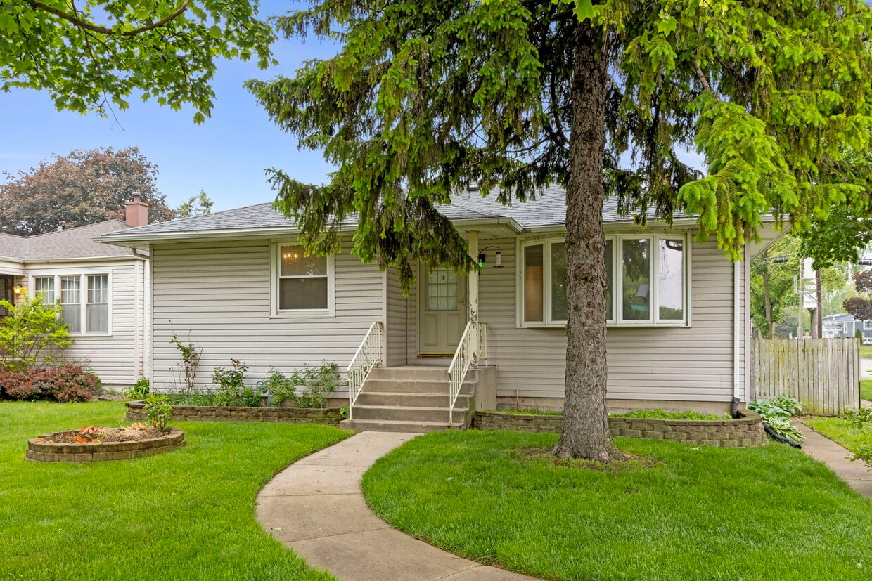 Primary Photo - 4500 S Oak Park Ave