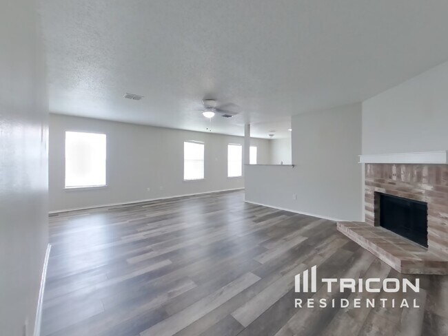 Building Photo - 2636 Peach Dr