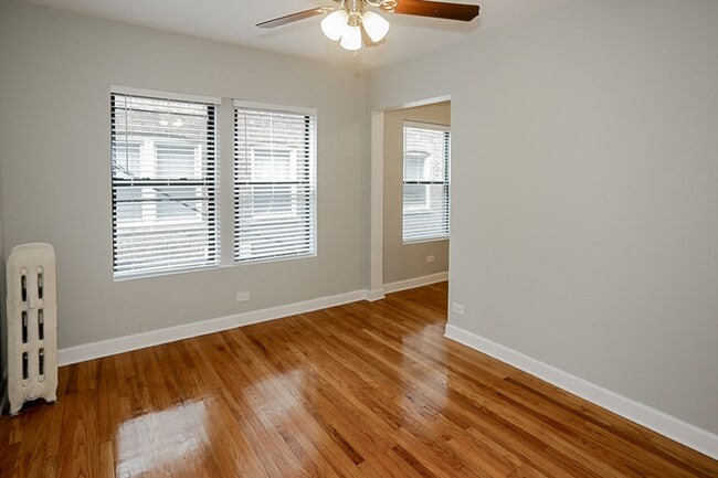 Building Photo - 526 W Cornelia Ave