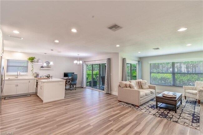 Foto del edificio - 345 Carnaby Ct