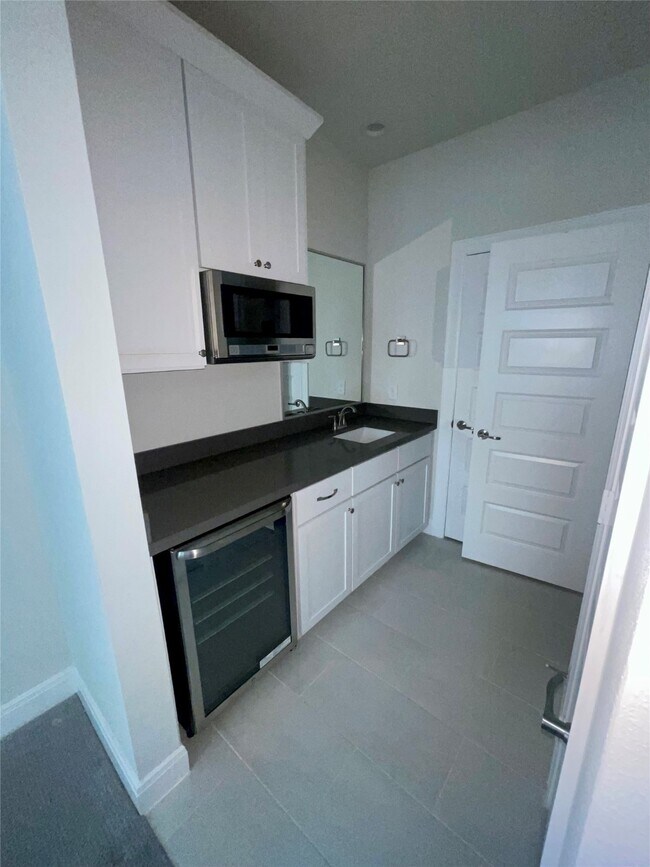 Building Photo - 2718 Grand Fountains Dr