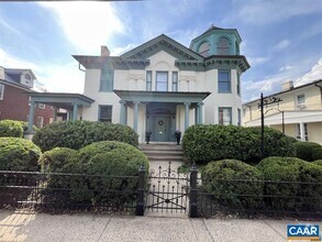 Building Photo - 409 W Park Dr