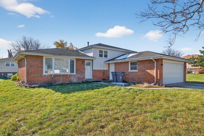 Foto del edificio - 6113 Spring Ln