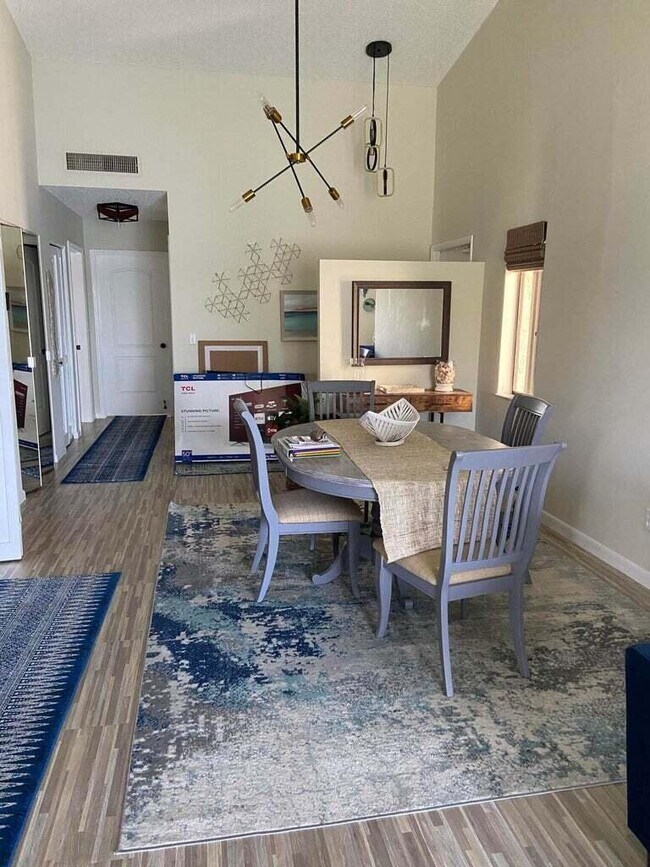 Foto del edificio - 3218 S Lakeview Cir