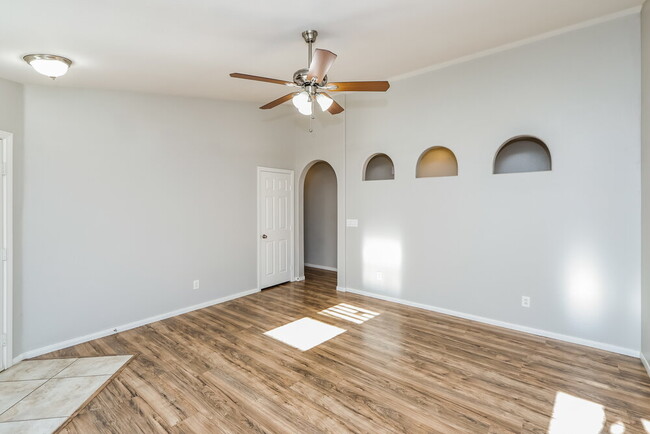 Building Photo - 6468 Duck Hill Springs Dr