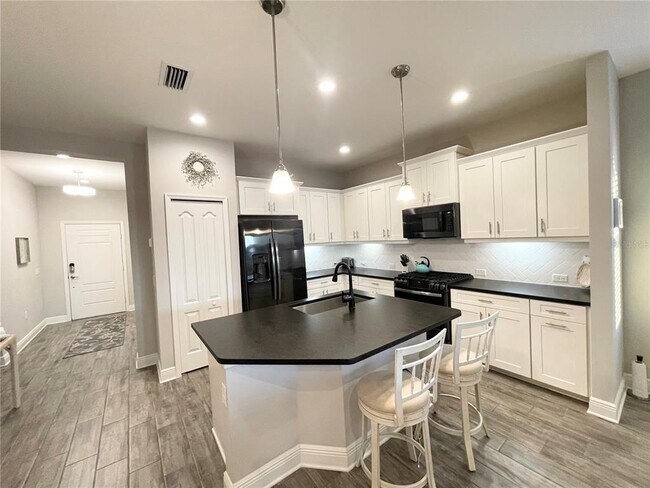 Foto del edificio - 21645 Avon Park Ct