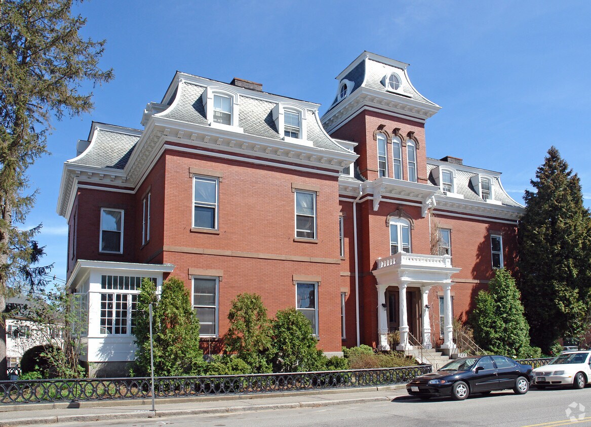 Building Photo - 241 Middle St