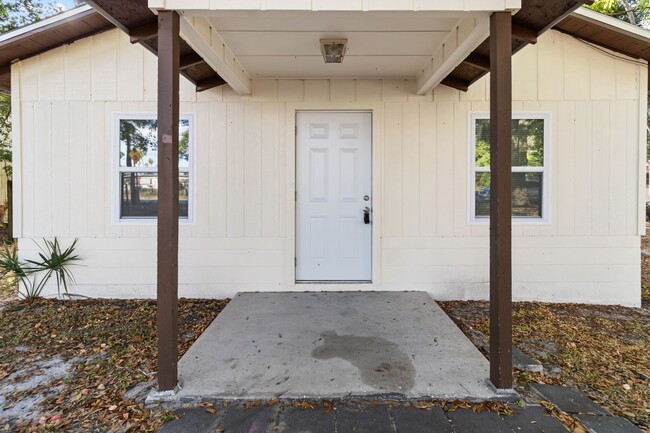 Foto del edificio - 3 bedroom 1 bathroom single family house!