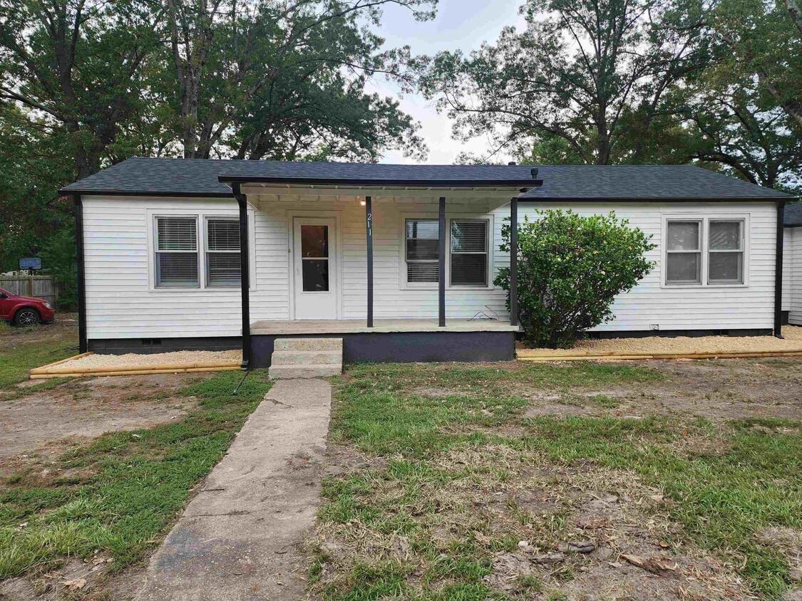 Primary Photo - 211 SE 3rd St