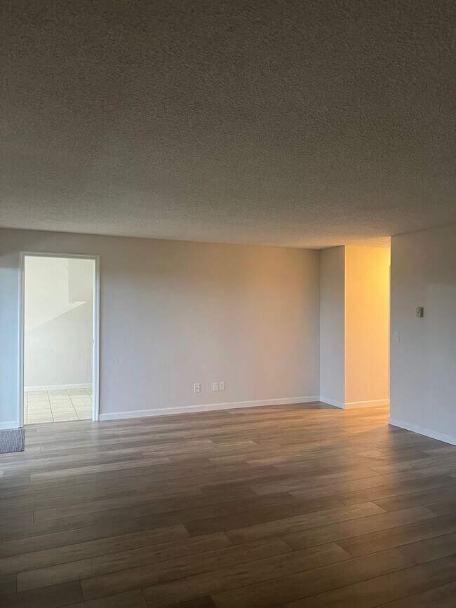 Foto del edificio - Beautiful 2 Bed 2 Bath Condo in Tacoma! 55...