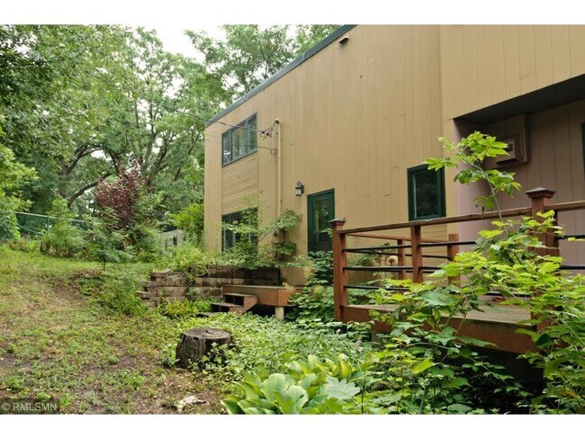 Building Photo - 1785 Venus Ave
