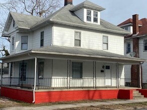 Building Photo - 304 4th St
