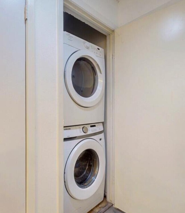 Foto del edificio - 7031 N Holiday Dr