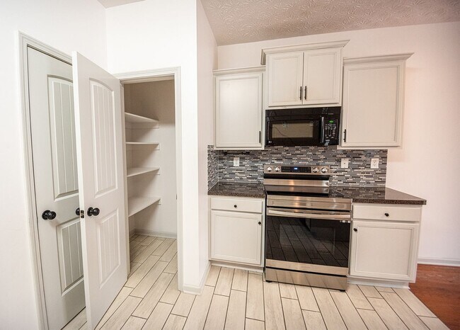 Foto del edificio - Beautiful home available today!