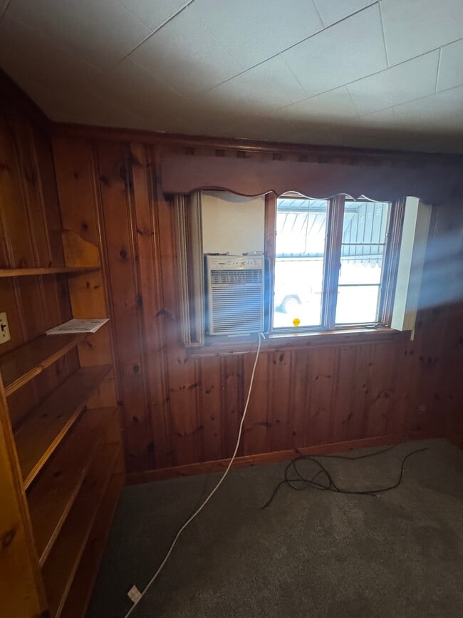 Building Photo - 257 Main St