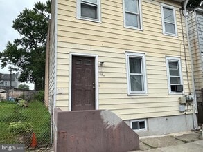 Building Photo - 104 New Rose St