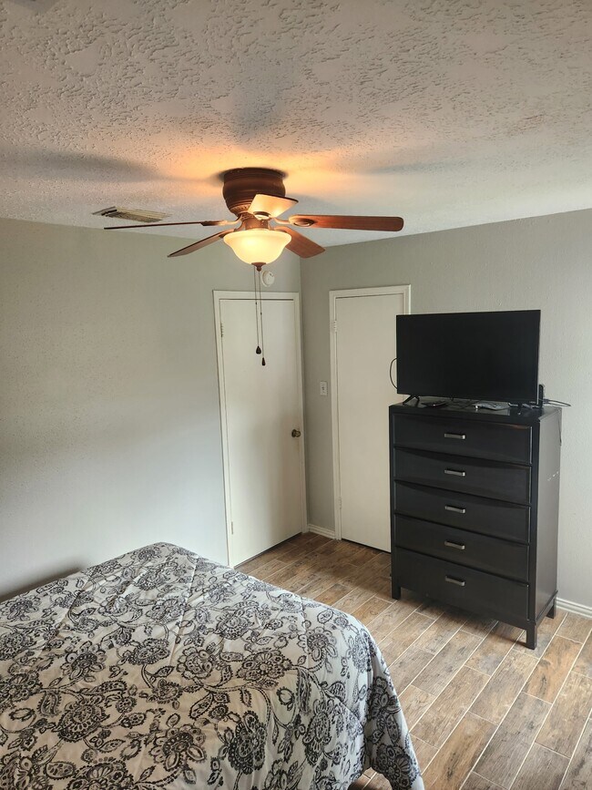 Foto del edificio - 3061 Walnut Springs Dr