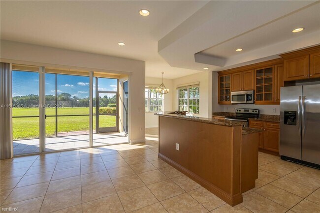 Foto del edificio - 3 br, 2 bath Townhome - 8211 NW 128th Ln