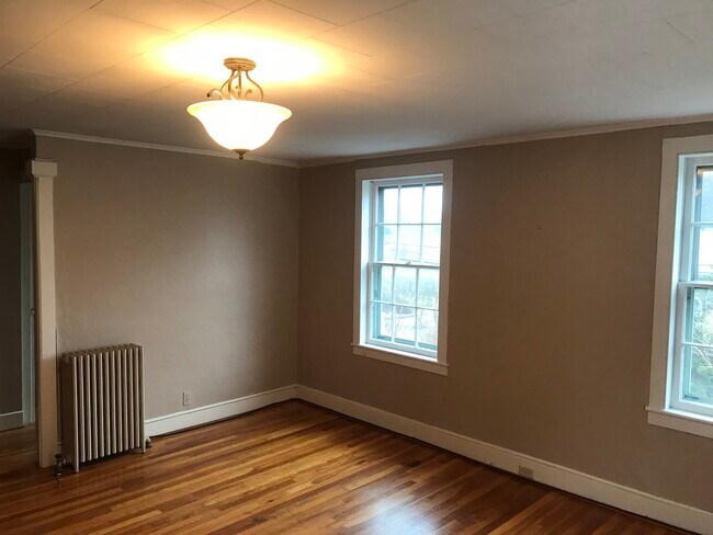 Spacious living room - 30 Paige St