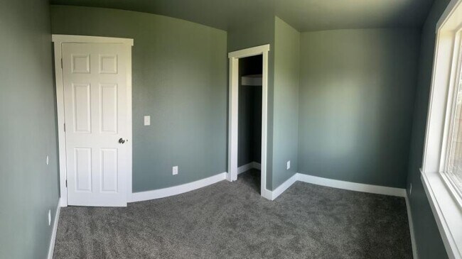 Foto del edificio - 5 bedroom in Billings MT 59101
