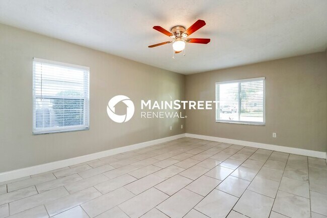 Foto del edificio - 3 Bedroom Pet-Friendly Home in St. Petersburg, FL with Main Street Renewal