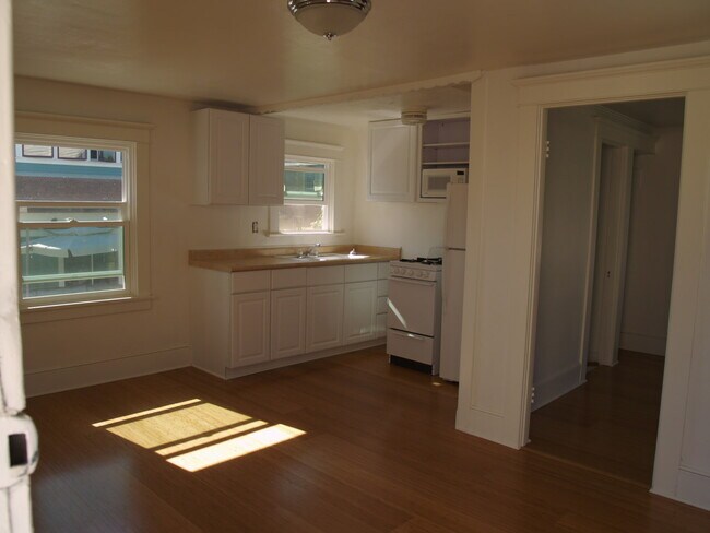 Kitchen - 262 Euclid Ave