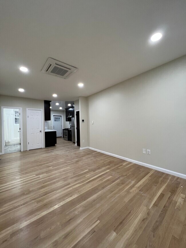 Building Photo - 254 Undercliff Ave